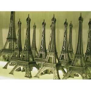 Display of Miniature Eiffel Towers in Charles De Gaulle Airport Store 
