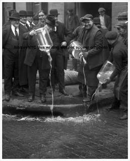 1931 PROHIBITION MEN POURING OUT BOOTLEG WHISKEY PHOTO  