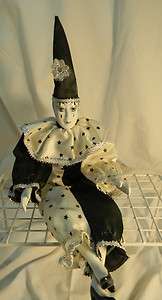   HANDS, FEET JESTER DOLL IN 1/2BLACK 1/2WHITE CLOTHING WILMA19  