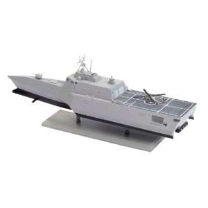  Cyber Hobby 1/700 U.S.S. Independence LCS 2 Toys & Games