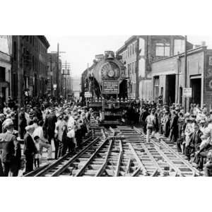   Locomotive Down Vine Street, Philadelphia, PA   20x30