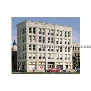  DPM N Scale Building Kit   Hilltowne Hotel Toys & Games