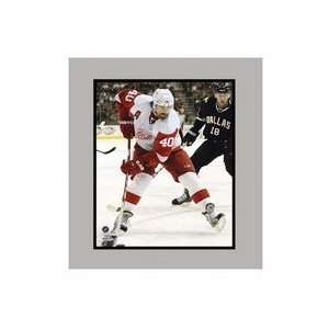 Henrik Zetterberg Detroit Red Wings #40 11 x 14 Matted Photograph 