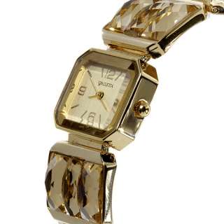 beautiful design. This womens vintage Valletta watch features an 