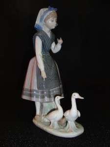 LLADRO, ARACELY WITH DUCKS, #5202, *** PERFECT CONDITION**  