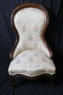 L37 ANTIQUE VICTORIAN UPHOLSTERED WALNUT PARLOR CHAIR  