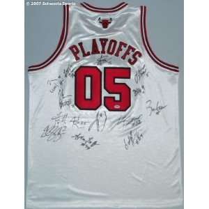  Chicago Bulls 2004 05 Team Signed Bulls White Reebok 