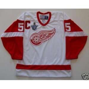 Nicklas Lidstrom Stanley Cup Jersey Detroit Red Wings   Small  