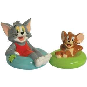 Westland Giftware Tom and Jerry Inner Tube Fun 2 1/2 Inch Magnetic 