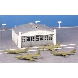  Airport Hanger w/Airplanes Plasticville USA Building Kit Toys & Games
