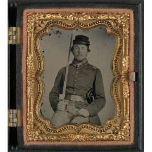 Unidentified soldier in Confederate uniform,star design belt buckle 