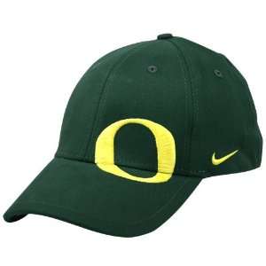 Nike Oregon Ducks Green On Point Swoosh Flex Fit Hat  