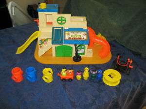 Fisher Price 937 Little People Sesame Street Clubhouse  