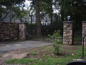 VICTORIAN STYLE IRON HAND MADE DRIVEWAY GATES FETY3  