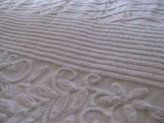 VINTAGE CHENILLE BEDSPREAD Snow White Needletufting Excellent  