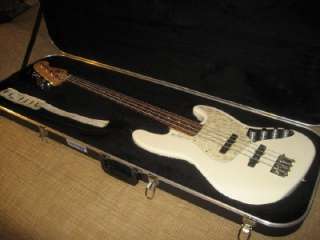 1997 Fender Deluxe Active 4 string Jazz Bass w/hard cas  