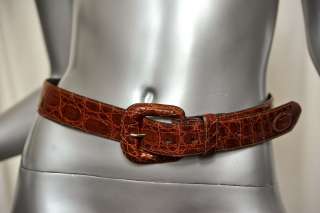 Luxe, classic crocodile belt from Gucci. The belt bears the GG 