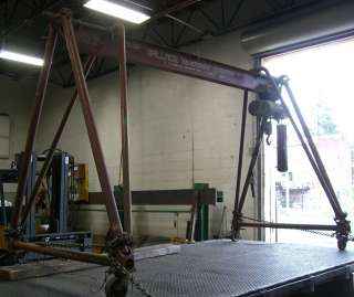 4000 LB WALLACE Portable Crane, 