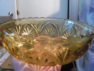 VINTAGE CLEAR GLASS YELLOW AMBER SERVING BOWL PRETTY  