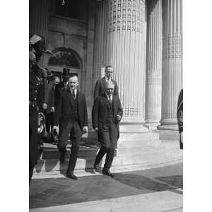  1924 photo Coolidge & Judge John Barton Payne at Mem. Cont 