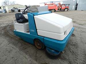 1995 TENNANT GAS POWERED SWEEPER MODEL (355) WITH 1287HRS.  