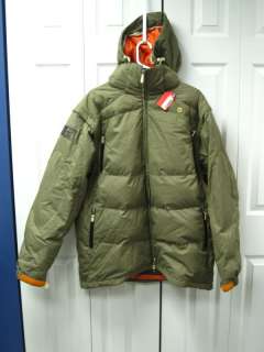  win one DC MTN LAB Green Snowboard Jacket in a size XL. The jacket 