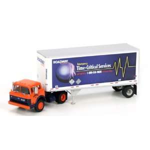   HO Scale RTR Ford C w/28 Smooth Trailer, Roadway/Time Toys & Games